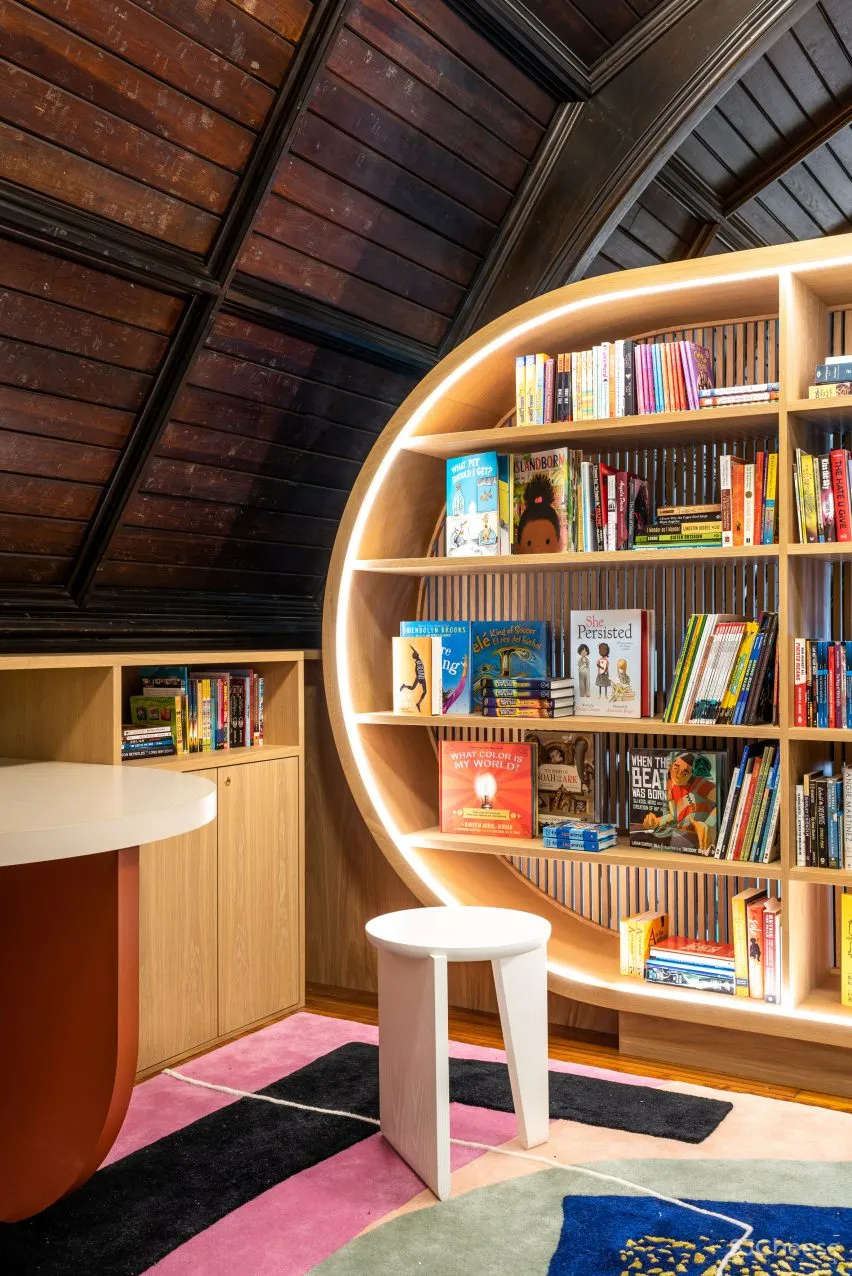 MKCA工作室为纽约庇护所设计儿童图书馆