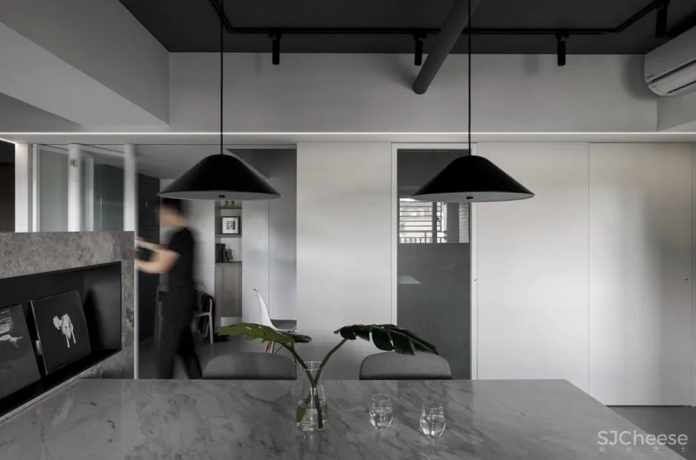 Blue in the F | 易其设计