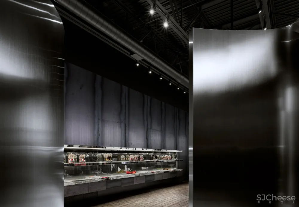 首发 | Burdifilek 唤起对寒冷冬天的记忆:多伦多驼鹿Knuckles外套旗舰店 首