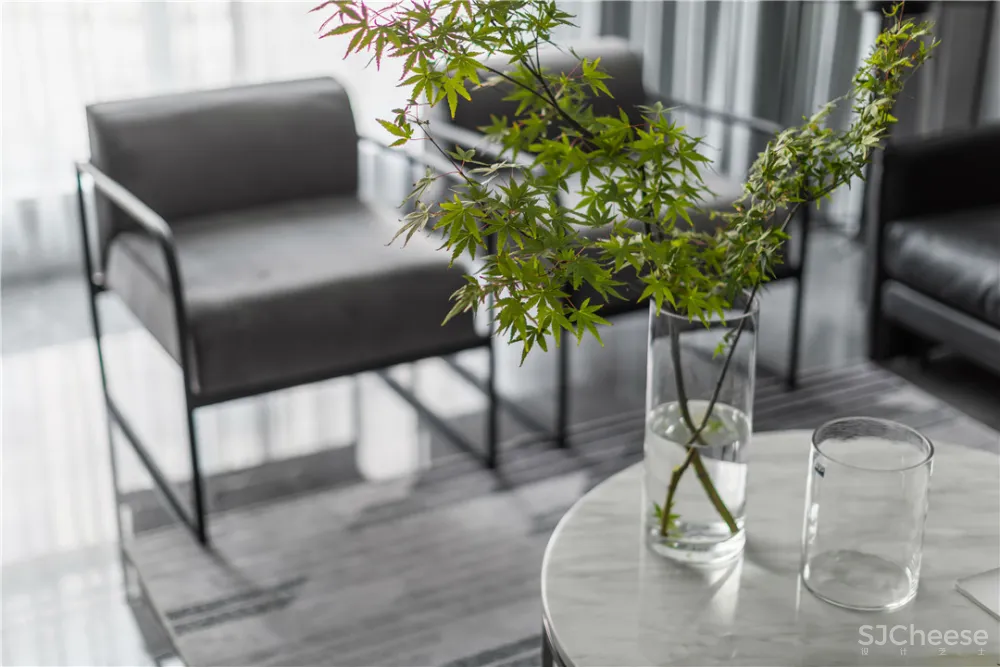 《37℃灰》将简约与高级化为一种低调的奢华 | 一品&囧家 首