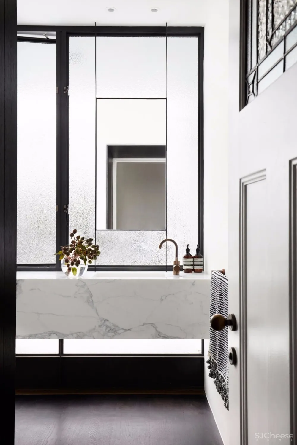 现代简约主义之家的优雅与永恒