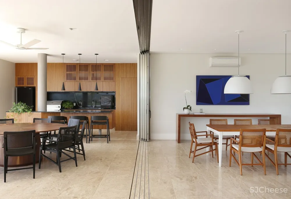 Belluzzo Martinhao Arquitetos | 建在坡地上的景观住宅
