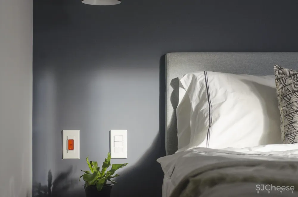 Blue in the F | 易其设计