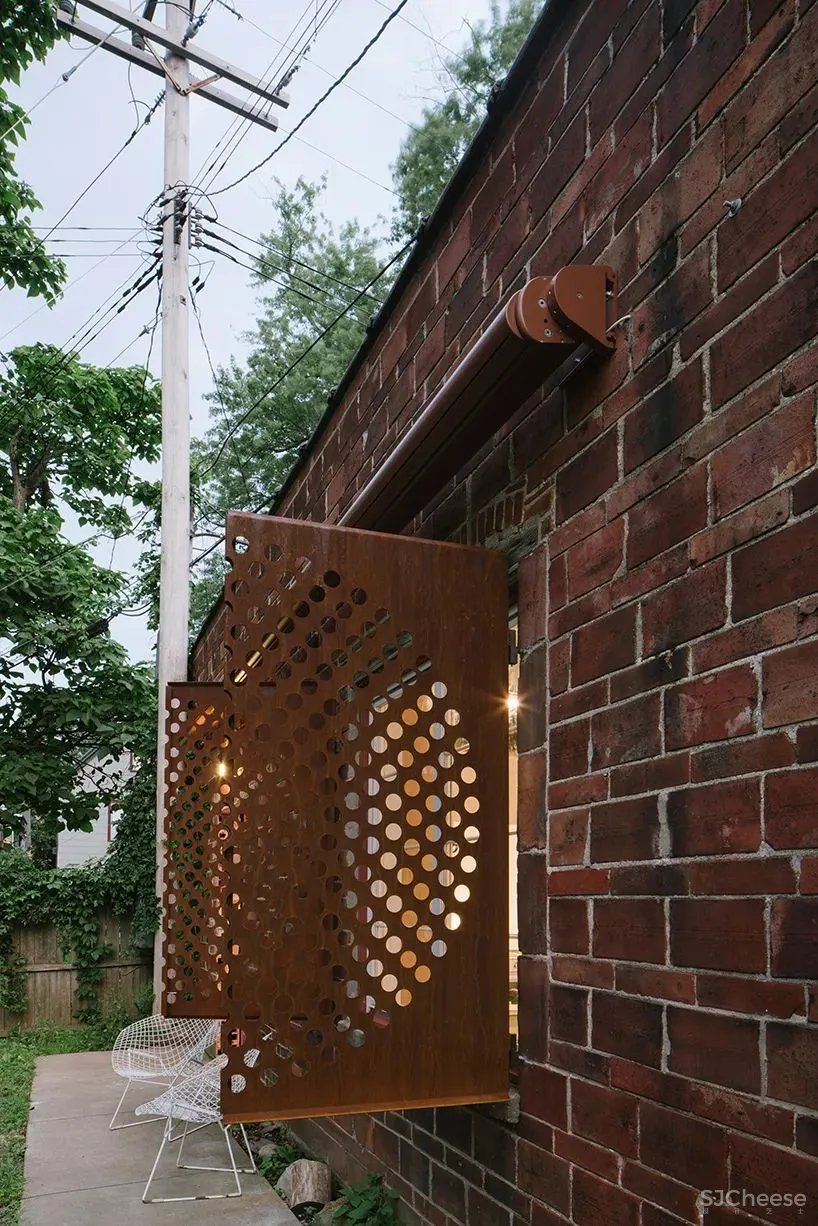 仓库改成家，粗糙的样子也很美