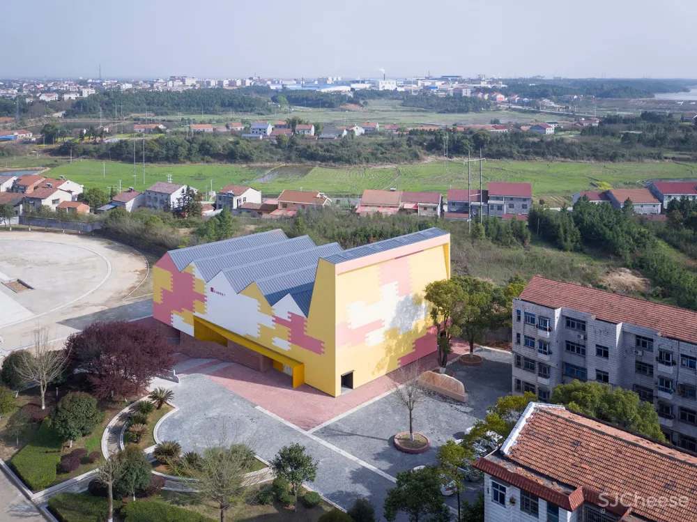 岳阳县三中学风雨操场兼报告厅,湖南 / 素朴建筑工作室