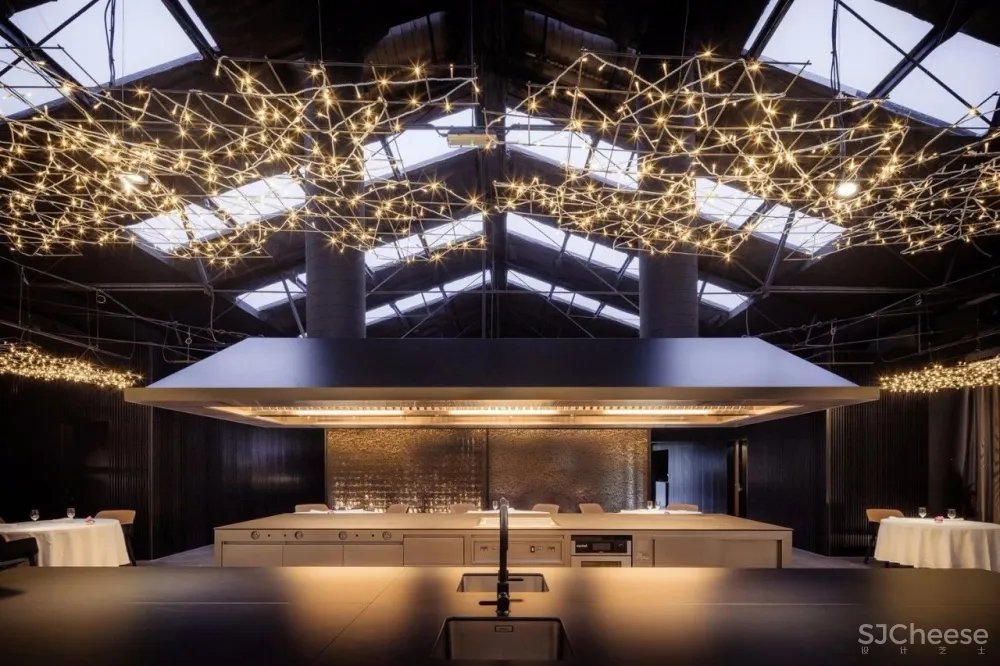 废弃工棚里的顶级米其林餐厅:我们是一家带餐厅的「 厨房 」