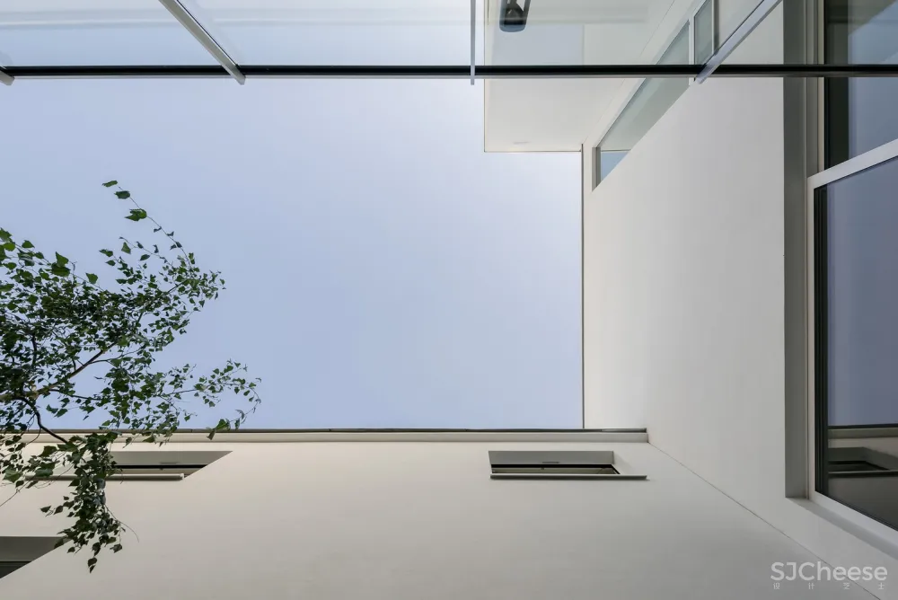 PORT | 波兰纯白教堂建筑