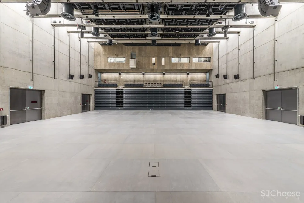 DOX+当代艺术中心 / Petr Hájek Architekti 首