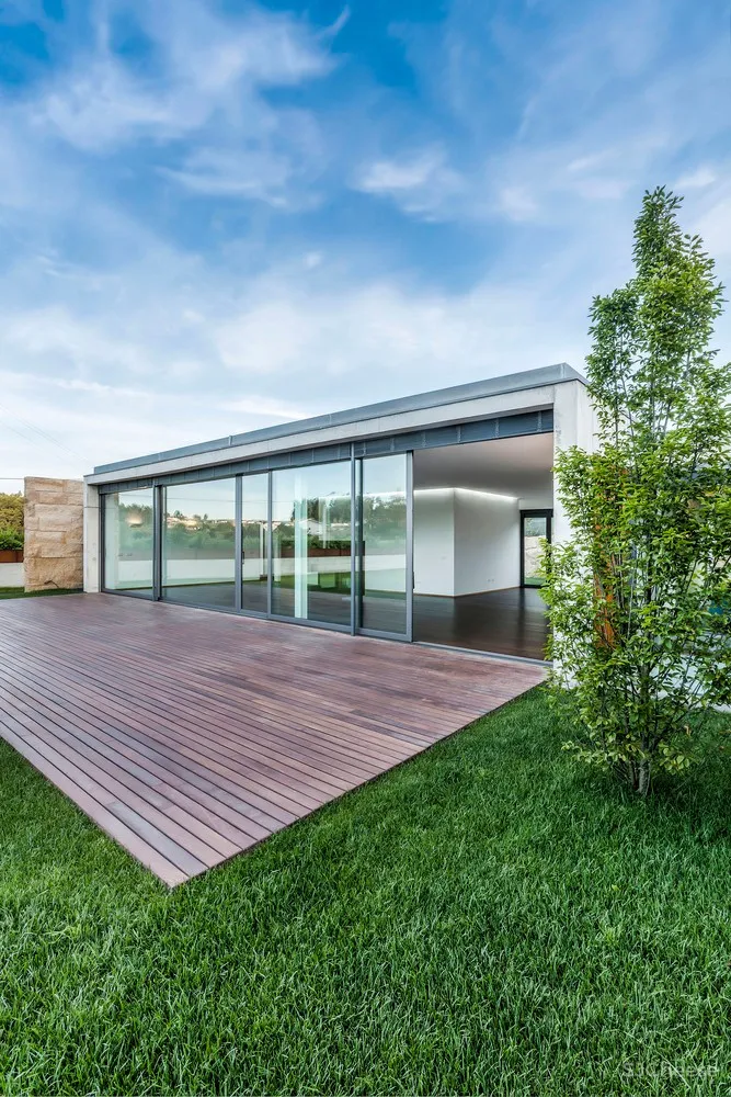 FCC Arquitectura | 葡萄牙拥有大地形区域的别墅 Campo das Paulas