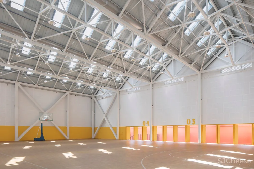 岳阳县三中学风雨操场兼报告厅,湖南 / 素朴建筑工作室