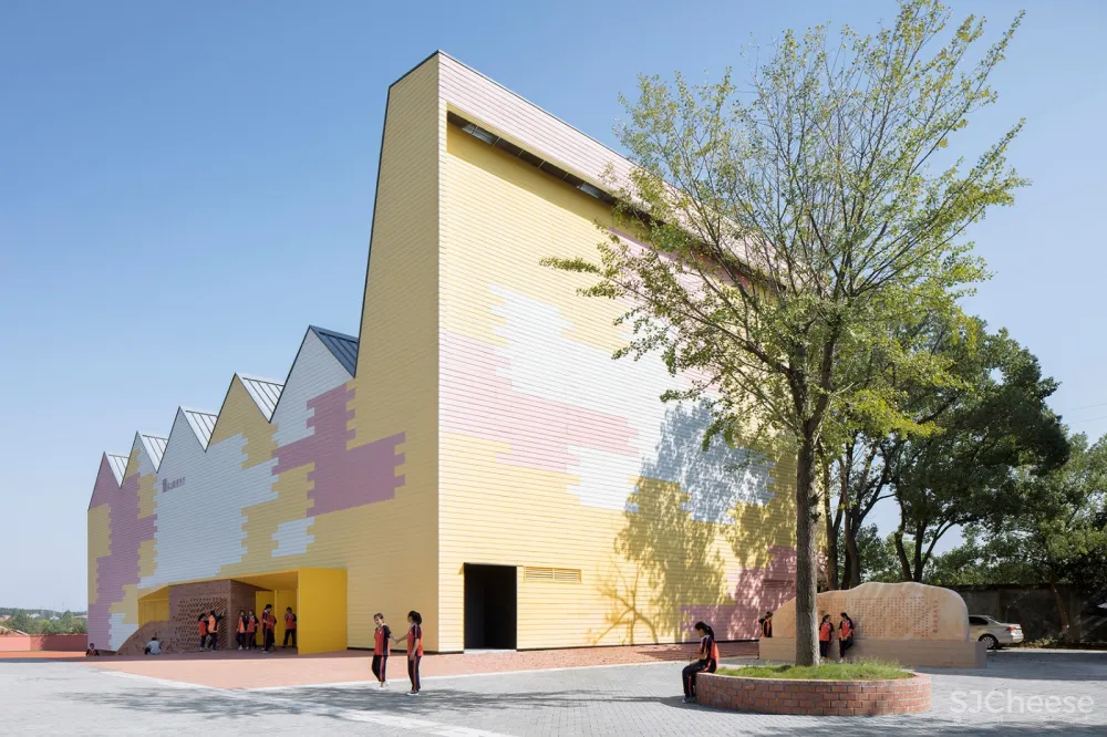 岳阳县三中学风雨操场兼报告厅,湖南 / 素朴建筑工作室