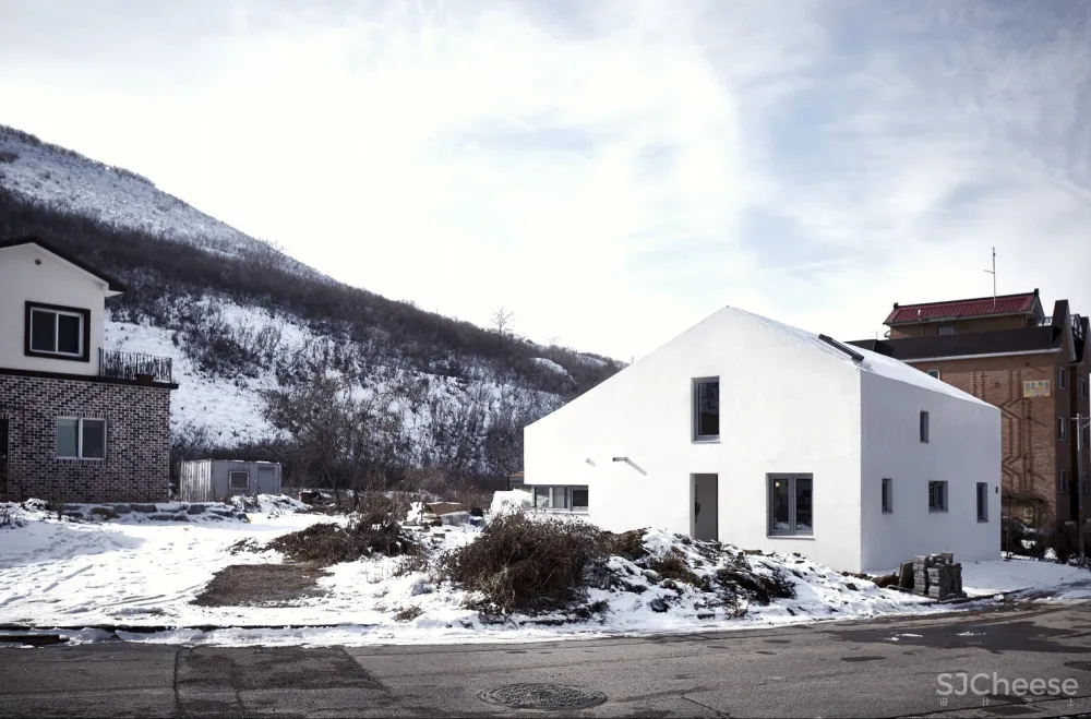 June Architect | 形式简洁整体和细节结合的住宅空间