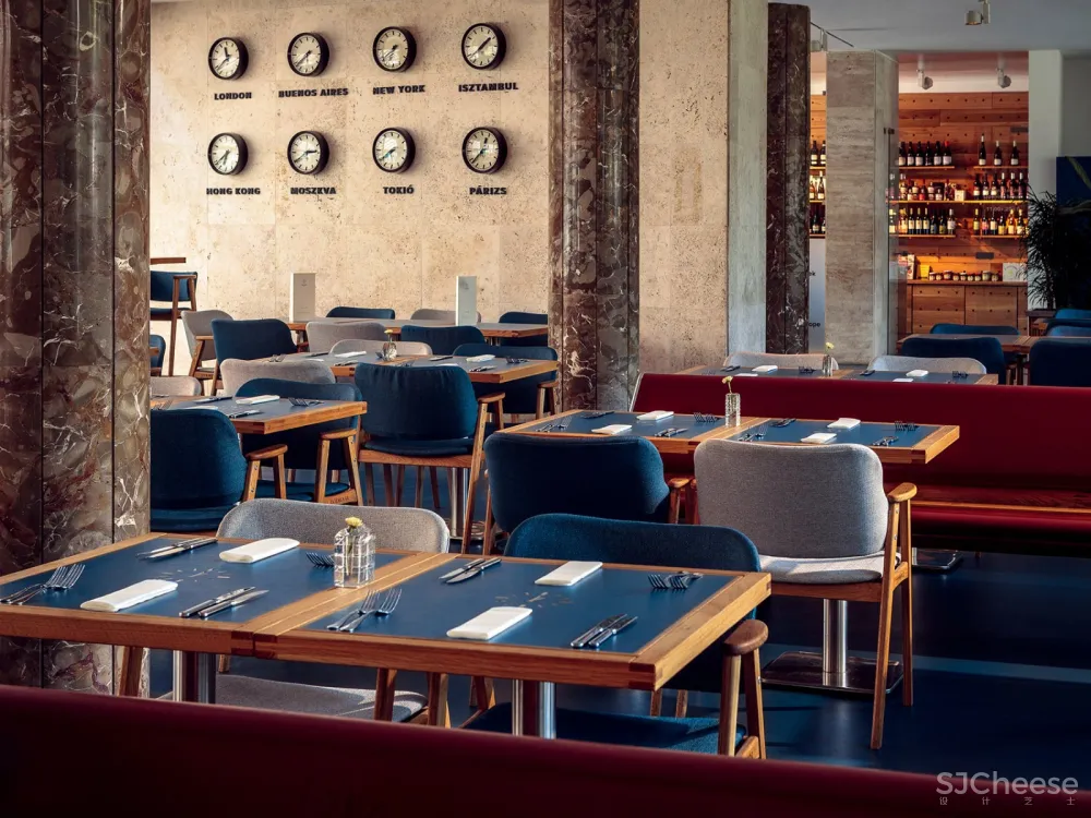 候车大厅内的酒吧餐厅,布达佩斯 / 81font