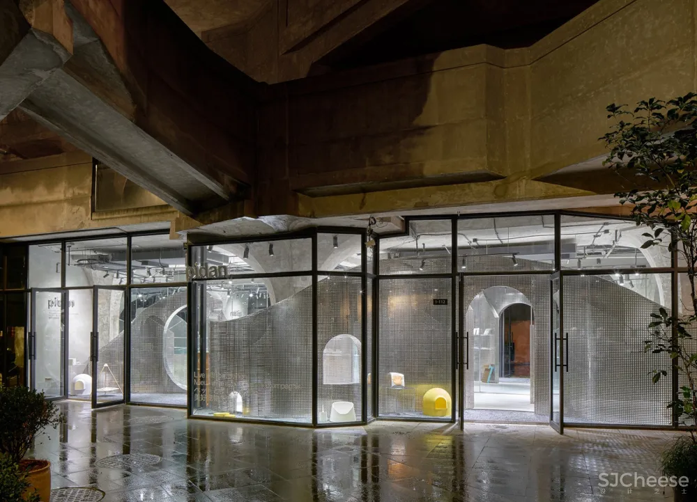 最新 I.F.S.E. SPACE CREATIVE LAB | 上海“动物脊背”零售空间设计 首