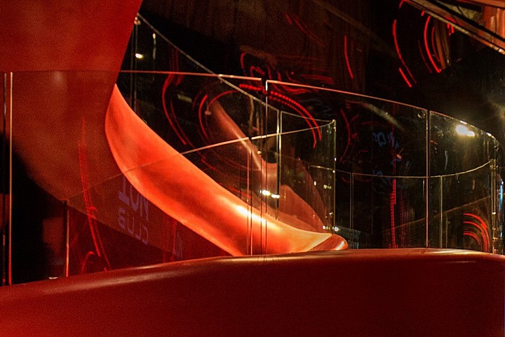 最新 | 黄永才:超有未来感的太空主题星舰酒吧,广州夜店新地标! 首