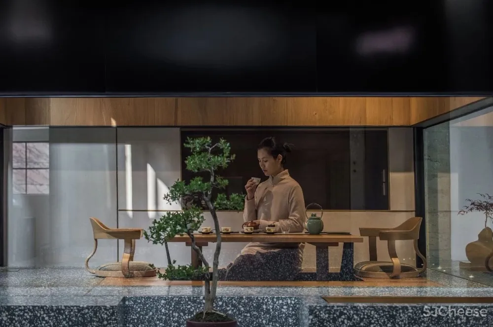 新作 | 耗资1000万,在450 m² 的老建筑内造了8个房子! 首