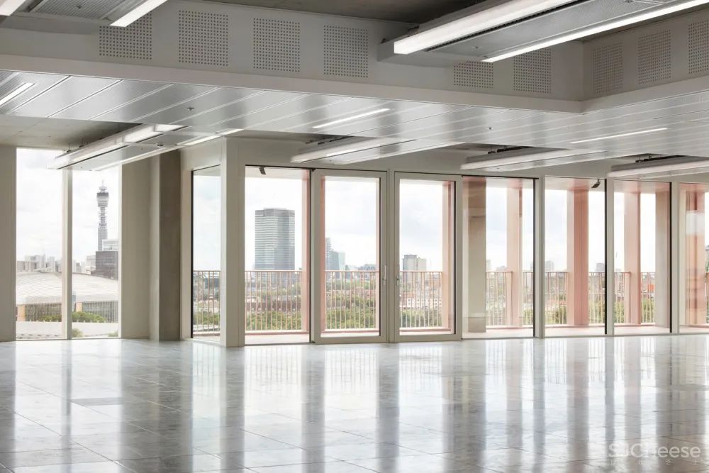 R7 | 粉色办公大楼