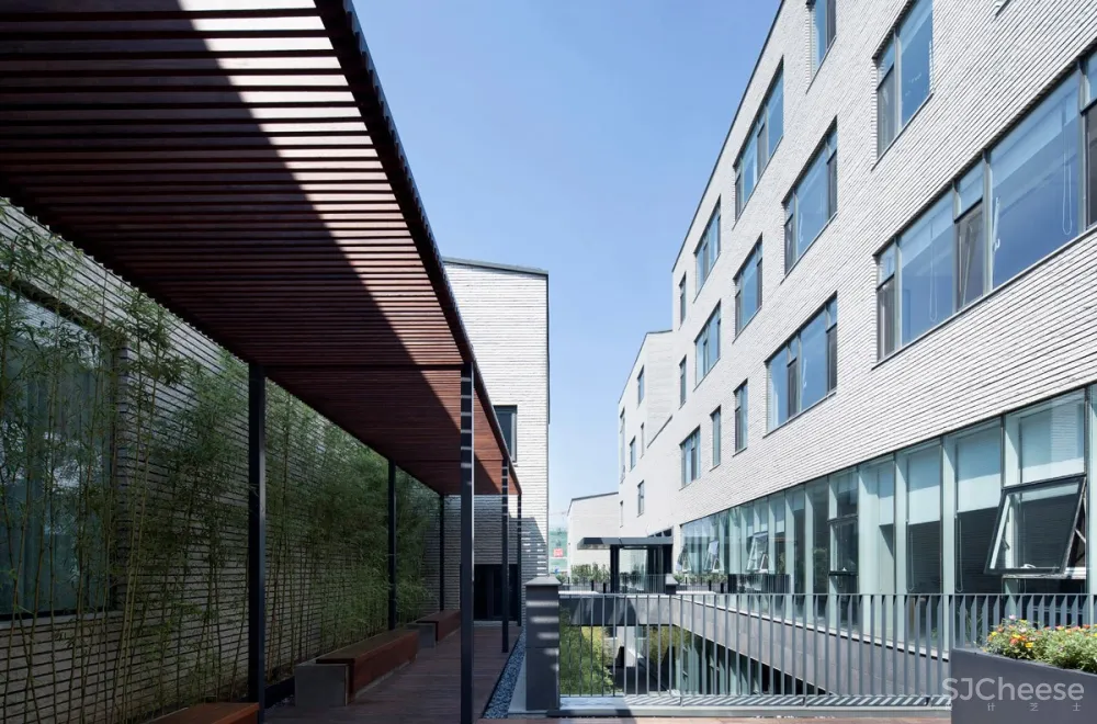 北京东方阳阳企业办公建筑 / BIAD第六建筑设计院
