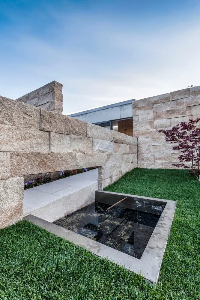 FCC Arquitectura | 葡萄牙拥有大地形区域的别墅 Campo das Paulas