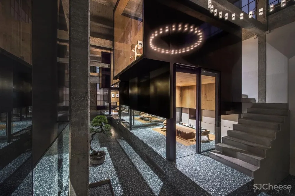 新作 | 耗资1000万,在450 m² 的老建筑内造了8个房子! 首