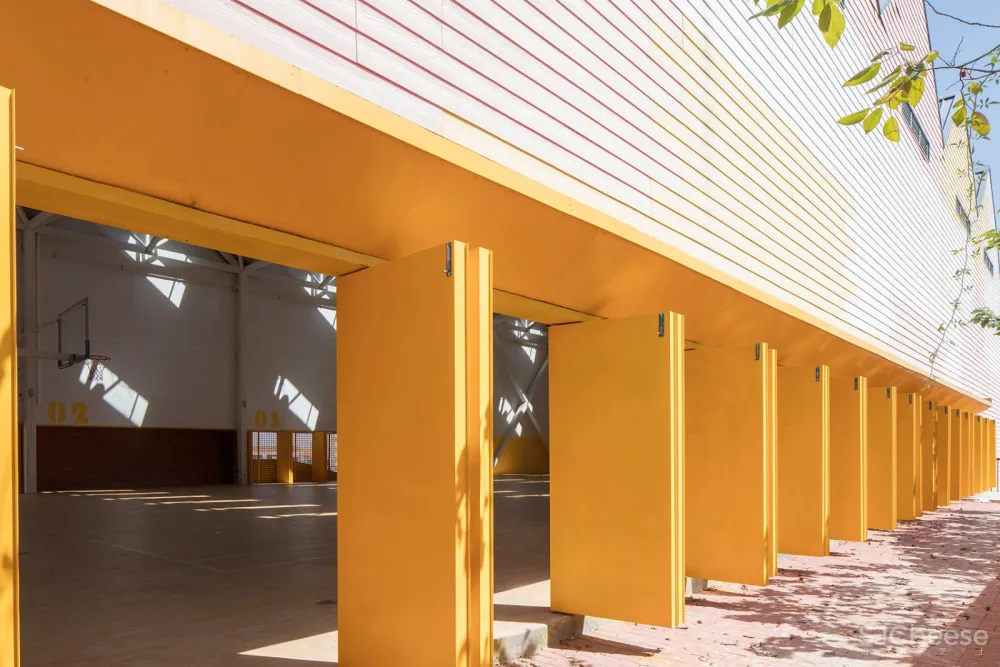 岳阳县三中学风雨操场兼报告厅,湖南 / 素朴建筑工作室