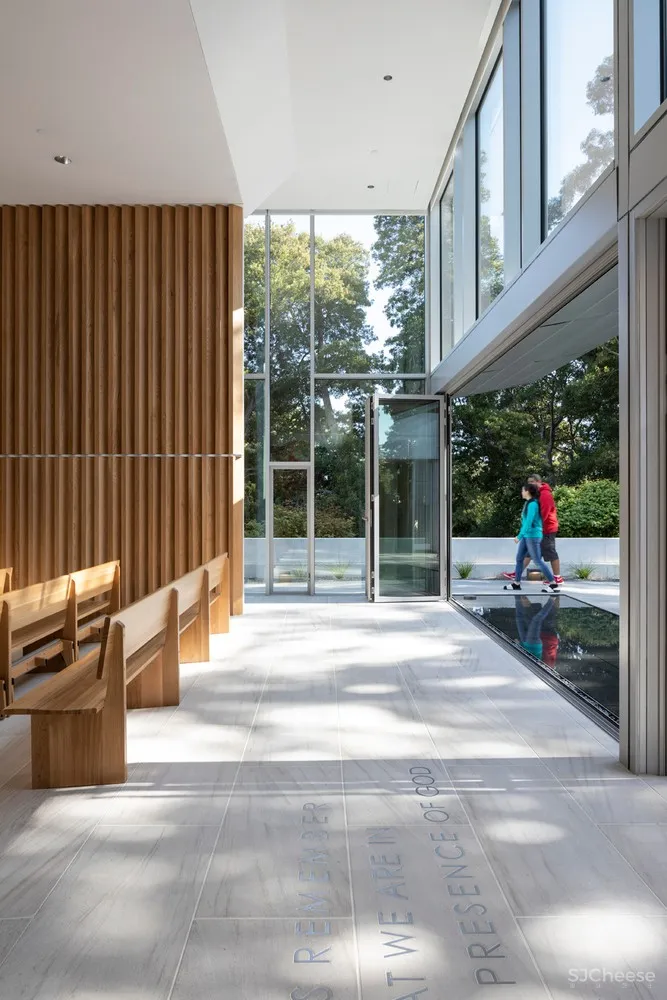 Mark Cavagnero Associates | 白色混凝土教堂