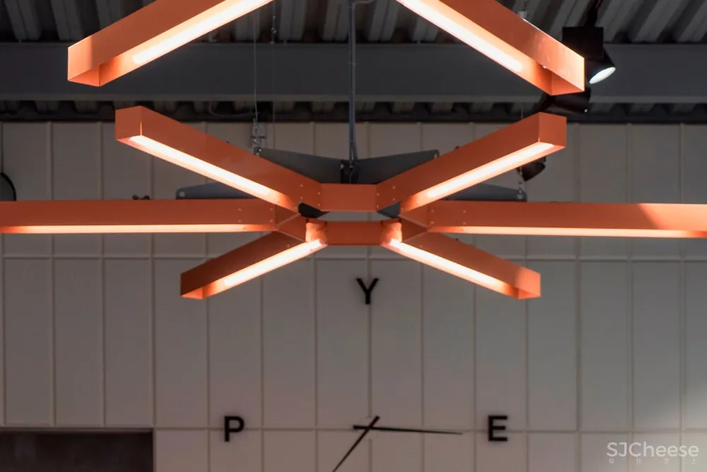 旧烘焙厂改造成的P.Y.E眼镜店 | Facultative Works