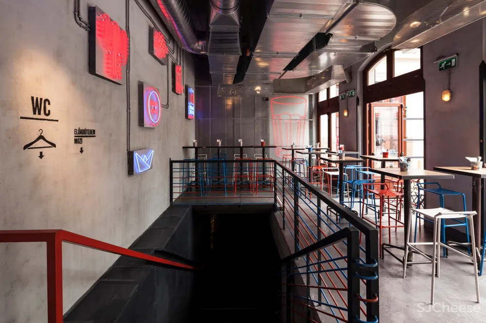 Kolor酒吧餐厅室内设计,布达佩斯 / 81font