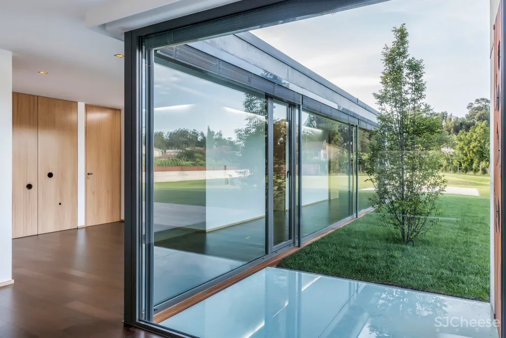 FCC Arquitectura | 葡萄牙拥有大地形区域的别墅 Campo das Paulas