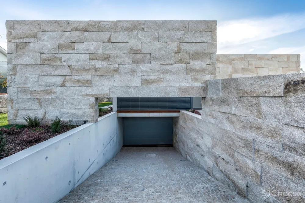 FCC Arquitectura | 葡萄牙拥有大地形区域的别墅 Campo das Paulas