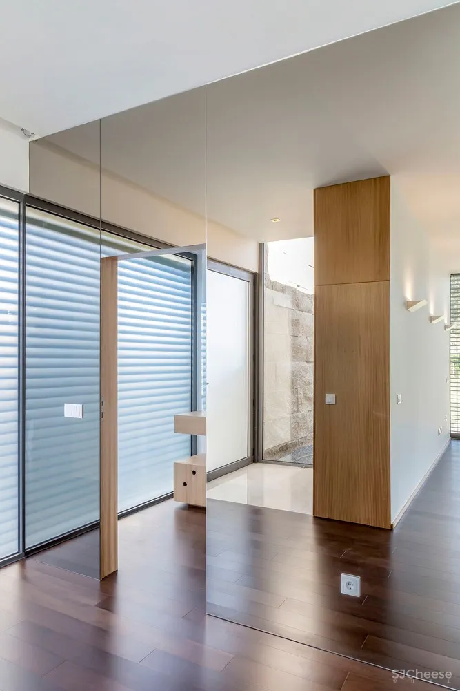 FCC Arquitectura | 葡萄牙拥有大地形区域的别墅 Campo das Paulas