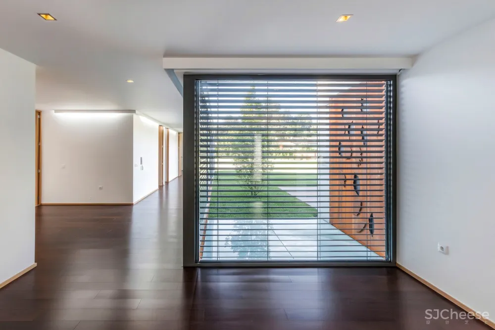 FCC Arquitectura | 葡萄牙拥有大地形区域的别墅 Campo das Paulas