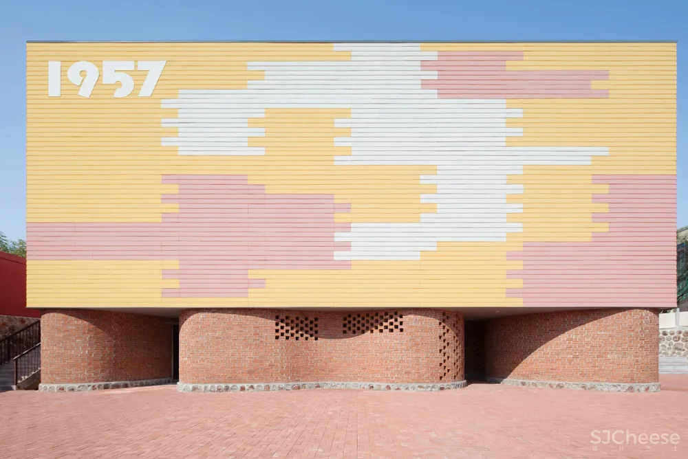 岳阳县三中学风雨操场兼报告厅,湖南 / 素朴建筑工作室