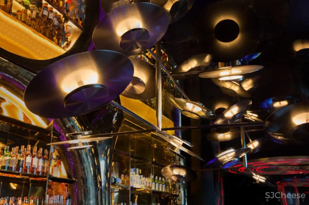 最新 | 黄永才:超有未来感的太空主题星舰酒吧,广州夜店新地标! 首