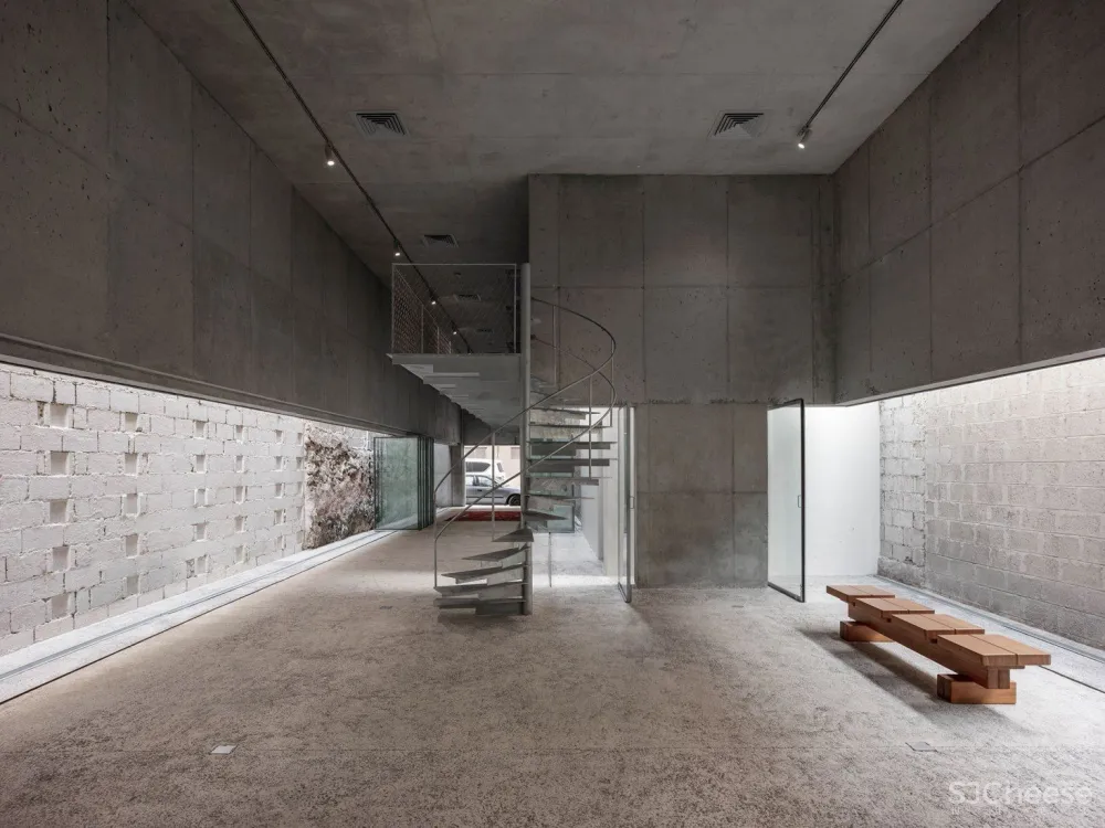 首发 | Leopold Banchini Architects 结构框架展示空间