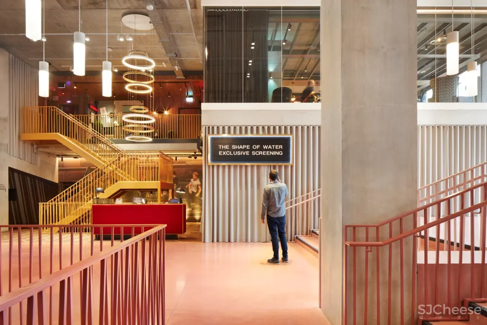 R7 | 粉色办公大楼