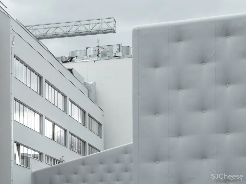 DOX+当代艺术中心 / Petr Hájek Architekti 首