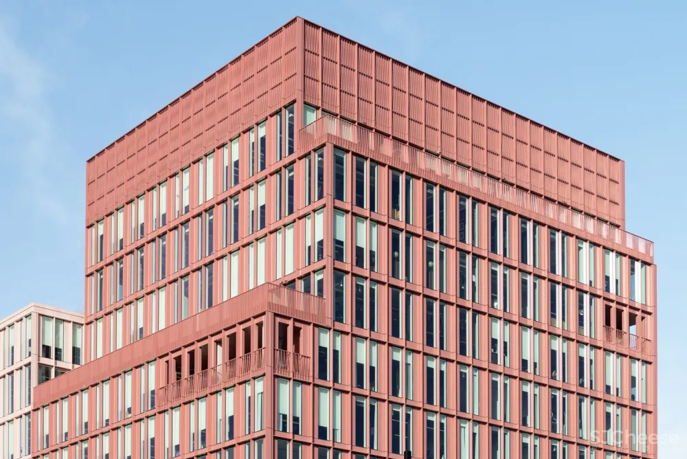 R7 | 粉色办公大楼