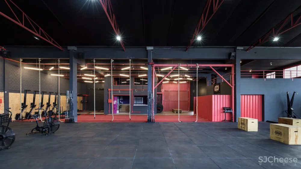 Grupo Nuvem Arquitetura | 汽车车间改造的SuperForce CrossFit健身总部 首