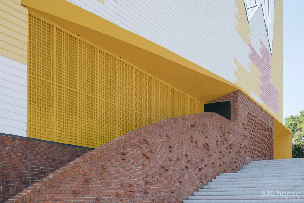 岳阳县三中学风雨操场兼报告厅,湖南 / 素朴建筑工作室