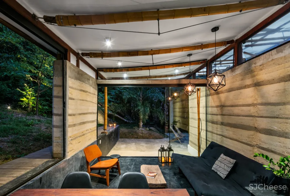 CRU! Architects | 石头与房子融为一体