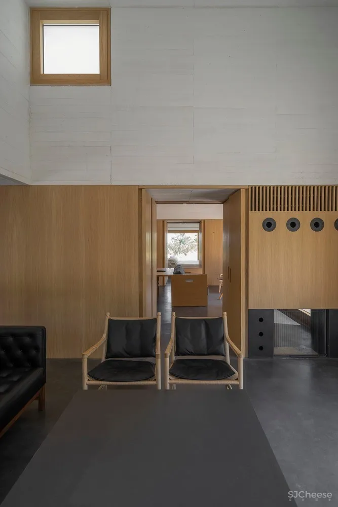 卡塞雷斯石屋 / Tuñón Arquitectos