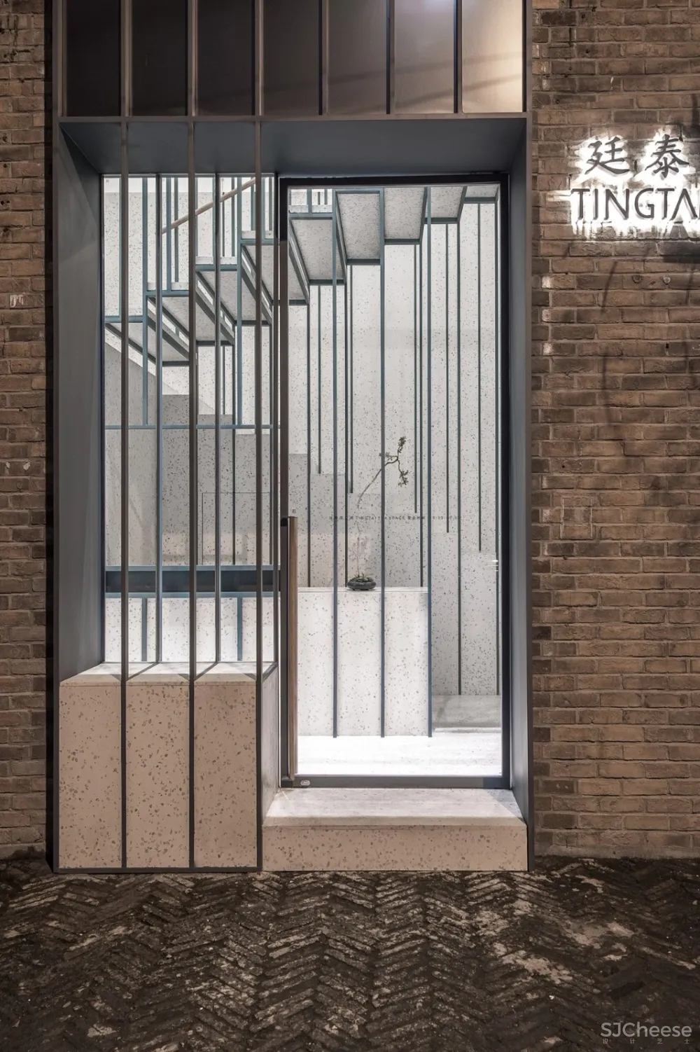 新作 | 耗资1000万,在450 m² 的老建筑内造了8个房子! 首