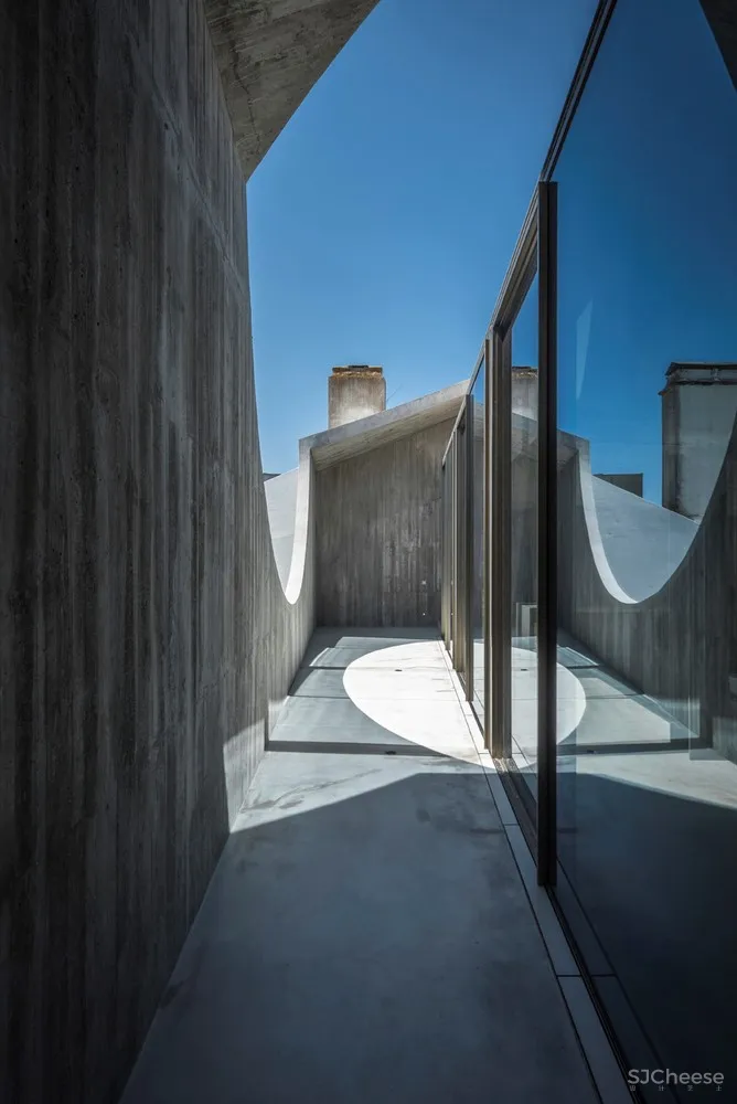 Aires Mateus | U形开口式混凝土住宅 首