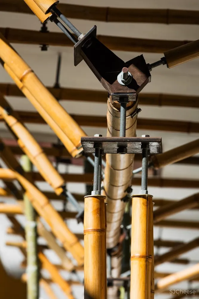 CRU! Architects | 石头与房子融为一体