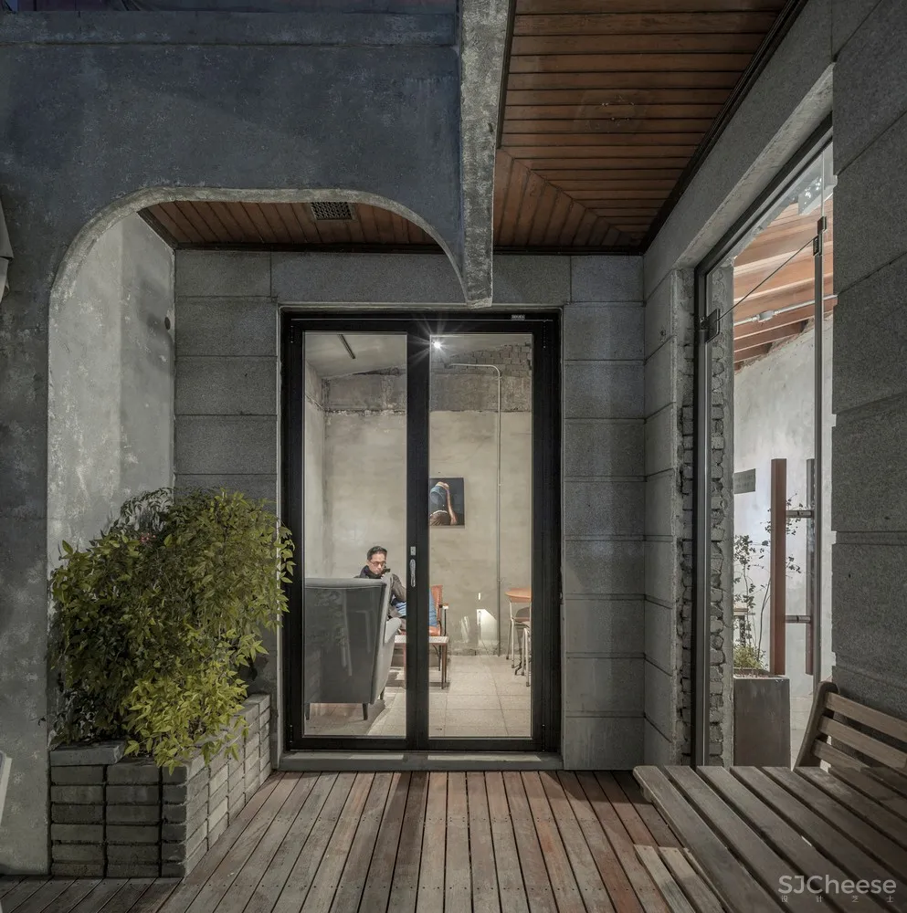 韩国仁川 LAS COFFEE / TEMP 首