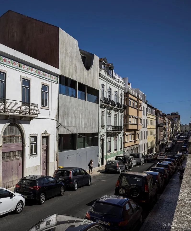 Aires Mateus | U形开口式混凝土住宅 首