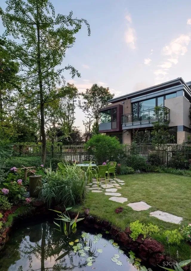 350㎡成都麓湖沉香谷别墅 | 中英致造设计事务所