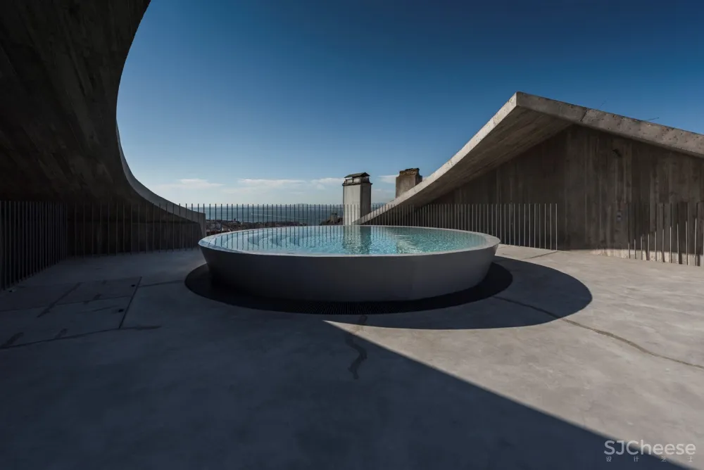 Aires Mateus | U形开口式混凝土住宅 首