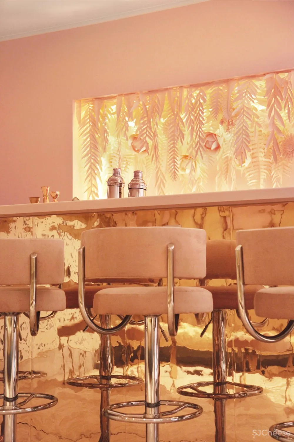 80㎡基辅NAÏVE起泡酒酒吧 | AKZ Architectura